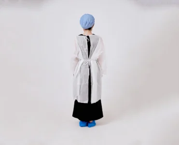 white long sleeve isolation gown