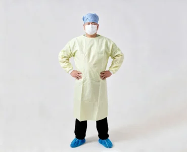 disposable isolation gown for liquid protection